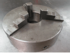 12" 3-Jaw universal flat back lathe chuck with ID & outside dimension jaws & wrench - Image 2