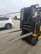 5500 lb. Yale Veracitor #60VX, LPG forklift, 3-stage mast, 48" forks, sideshift, fork positioner, 2015 - Image 9