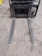 5650 lb. Nissan #MCU1F2A30LV, LP-gas triple mast forklift - Image 6