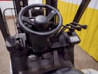 5650 lb. Nissan #MCU1F2A30LV, LP-gas triple mast forklift - Image 9