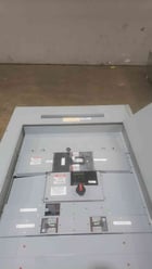 600 Amps, GE Spectra Series, Panelboard, 480 VAC, 3PH, 3W, Top Feed, 3 Breaker - Image 3