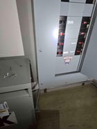 400 Amp. General Electric Panelboard, 480 Volts, 3PH, 8 breakers - Image 2