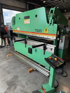 130 Ton, Accurpress #713010, hydraulic press brake, 10' overall, 100" between housing, 8" stroke, 10" throat - Image 4