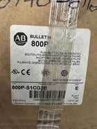 Allen-Bradley Palm Operated Push Button 800P-S1CG2B 600V Max - Image 1