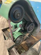 1" x 42" Burr King #562, vertical belt grinder, 5-1/2" throat, positive belt tracking, 3 wheels, pedestal - Image 4