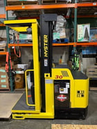 3,000 lb. Hyster #R30XM3, Electric Narrow-aisle Order Picker Forklift, 21-28" fork, 296 hours, 2022 - Image 5