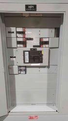 1200 Amp. General Electric, AV-Line, Switchboard Panelboard, 208 Volts, 3 Phase, with 5 3-Pole Breakers - Image 4
