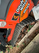 Diesel Ditch Witch #SK800, stand-on/walk-behind mini skid steer/track loader, 24.8 HP Kubota D1105 diesel - Image 3
