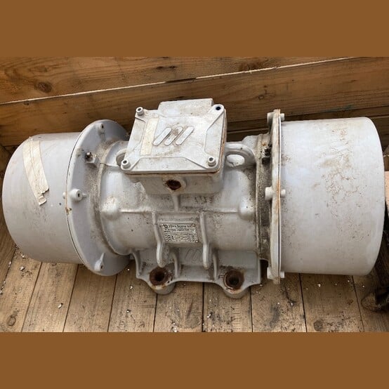 3.8 HP 1200 RPM Vibra Screw #VE3/12/10000, Industrial Electric Vibrator, 230/460 Volts, 10/5.0 amps, 3PH, (2