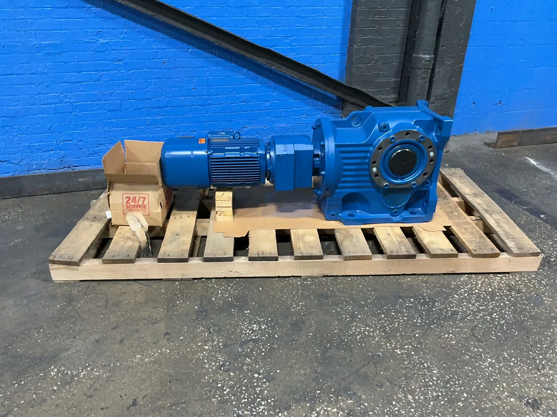 10 HP 1774 RPM SEW-Eurodrive #KAZ127-R87-DRN132M4/BE11HR, gear drive, 26.50/13.30 A, 3 phase, 230/460 Volts