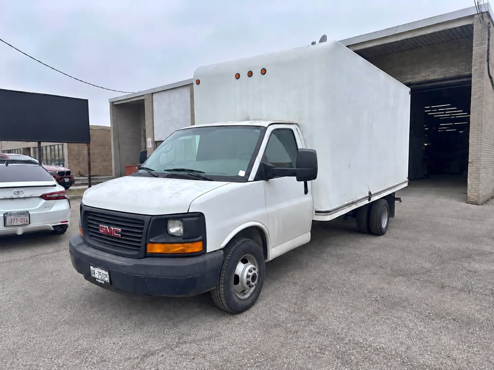 GMC #Savana-3500, Van, 6-speed automatic, gasoline, 25,300 km, 4,100 lb. payload, 10,000 lb. max. towing