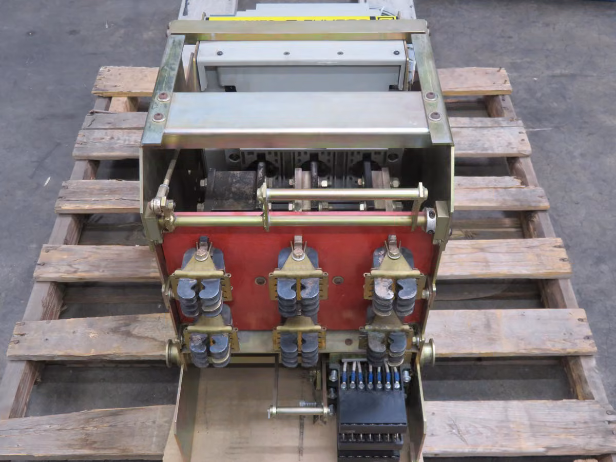 800 Amps, Square D #NT08N1, masterpact power circuit break, 3 pole, 600 Volts, 35 KA @ 600 Volts, Micrologic