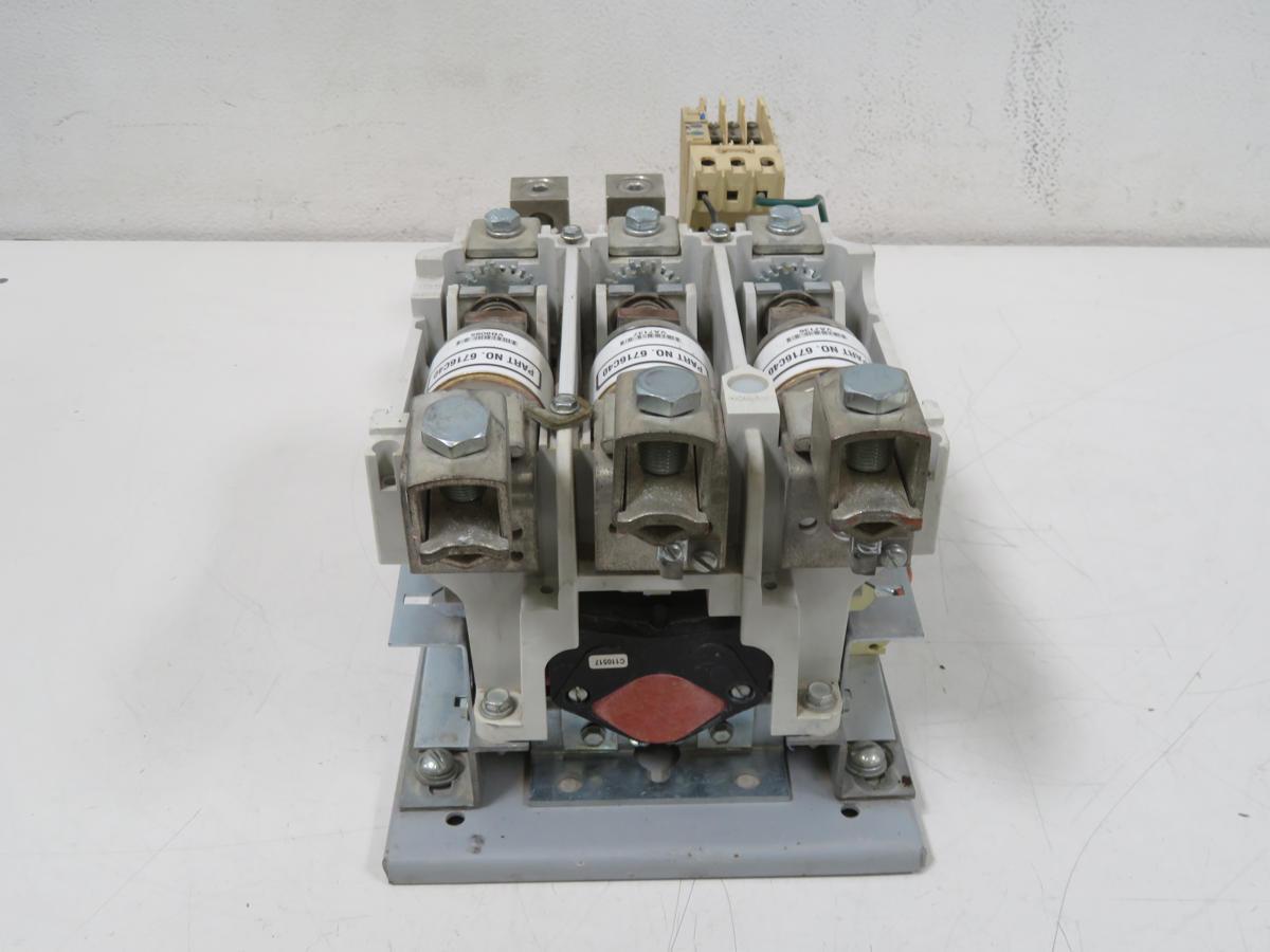 400 Amp, Cutler Hammer #CV10GN3, vacuum contactor, 3 pole, size 5, 5 KV, 50 KA interrupting