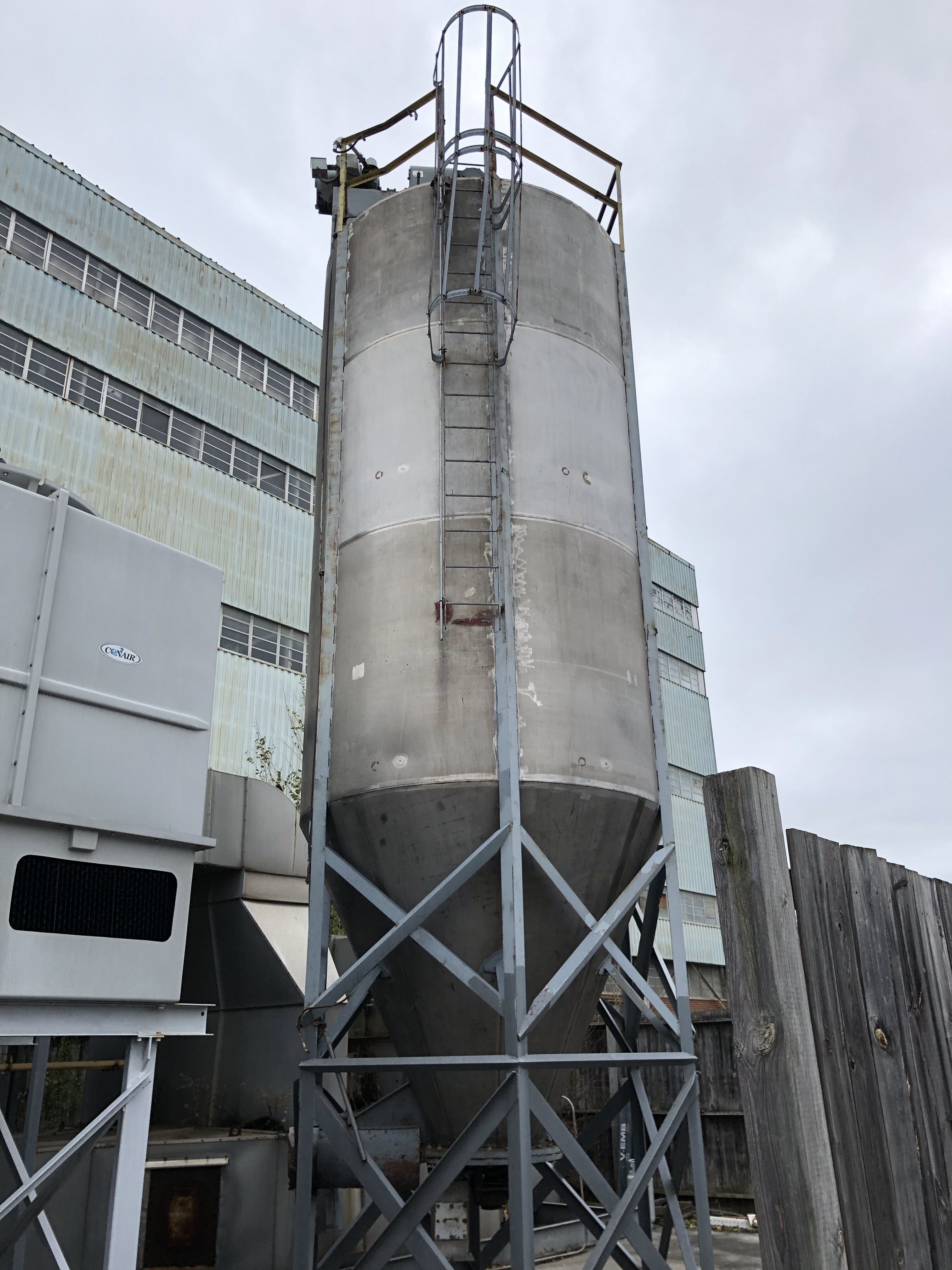 Sprout Waldron, 1500 cu. ft. vertical post blending unit, Stainless Steel, 50 HP, 24" center auger, 10'