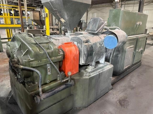 4.5" Sterling, extruder, 30:1 L/D, air cooled, vented, 6 zones, 200 HP DC, Control Techniques Mentor II