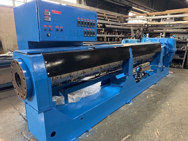 6" Davis Standard #600S, Thermatic extruder, 30:1 L/D, water cooled, non-vented, new 300 HP WEG AC motor &