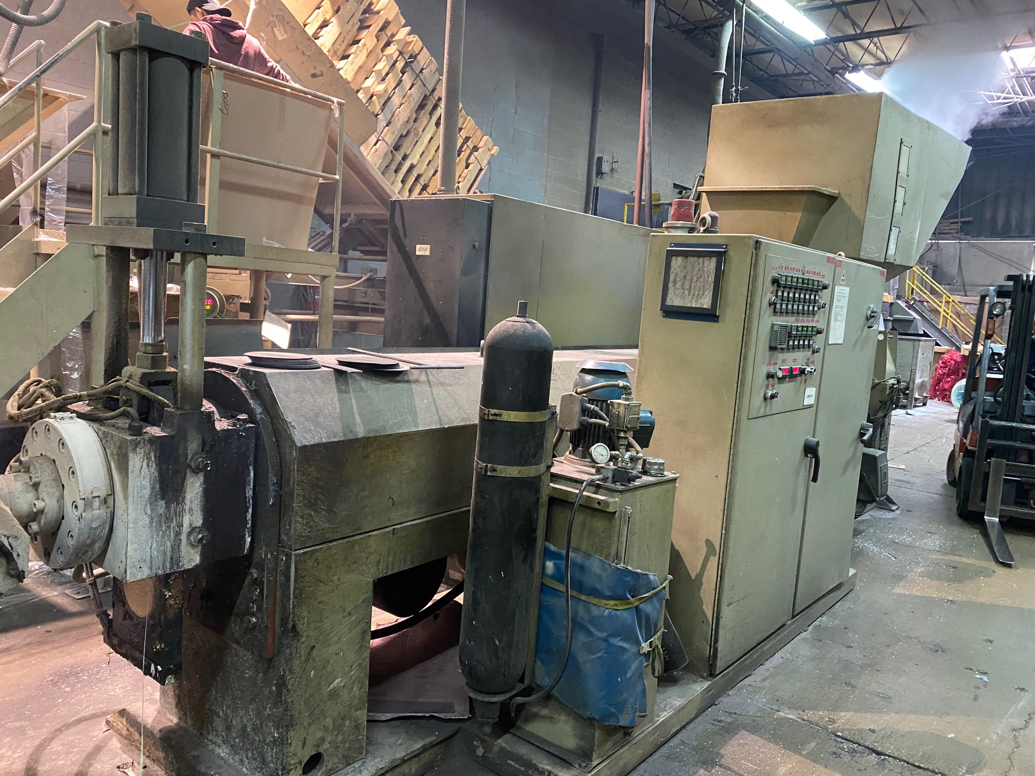 6" NRM #PM-III, extruder, 30:1 L/D, vented, air cooled, 8 zone barrel, new 400 HP AC motor & drive, 12 zone