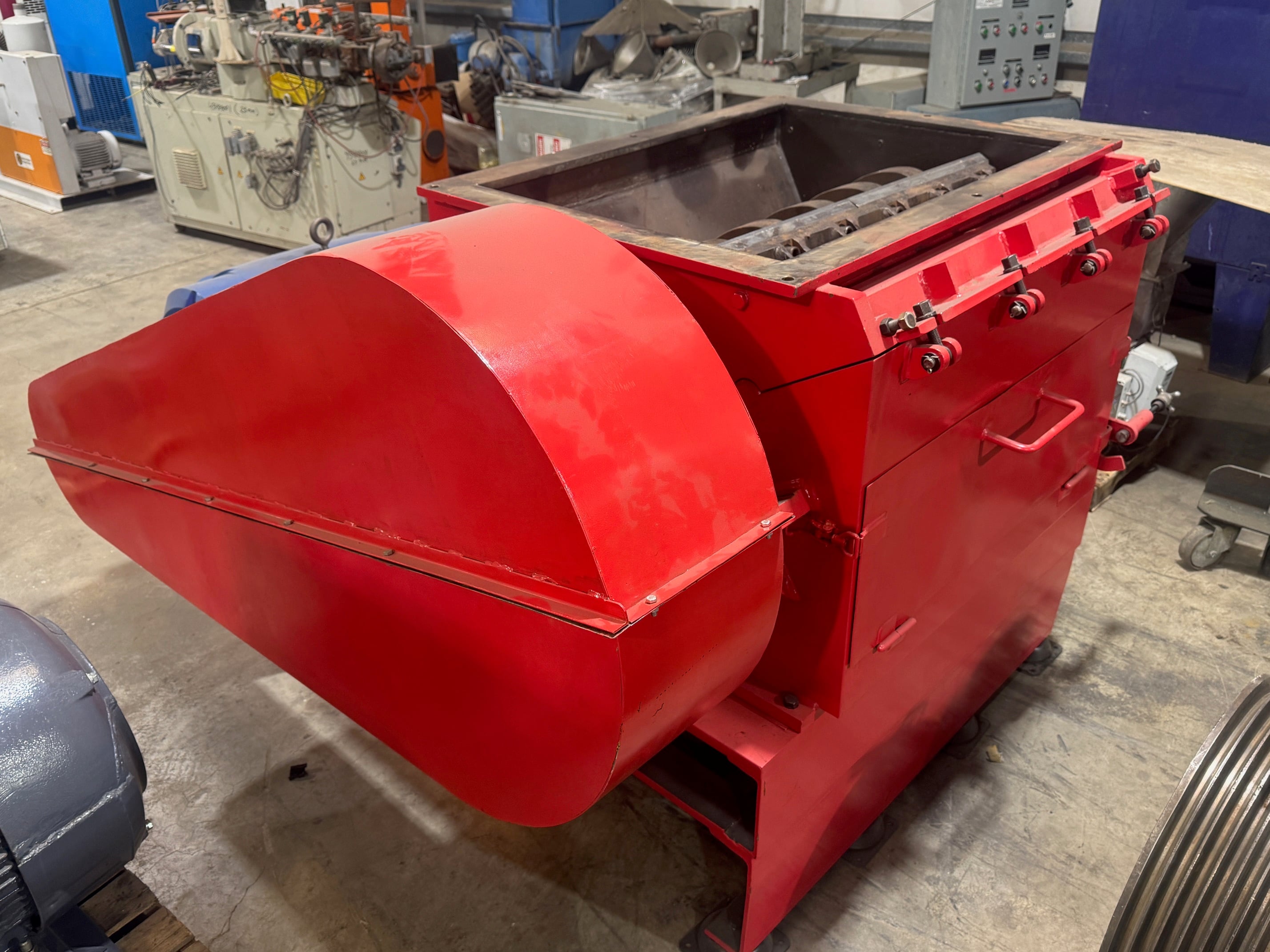 29" x 38" Herbold #SML-60/150, plastic granulator, 150 HP, 5 knife open rotor, 2 bed knives, soft-start
