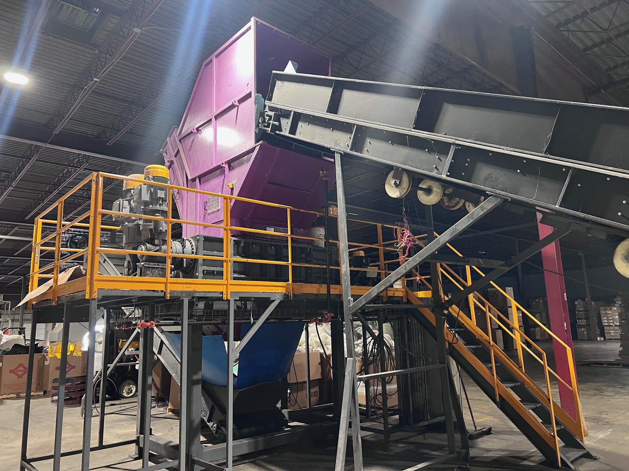 3E SSI #Q100, quad shaft shredder, 300 HP, (2) 150 HP motors, 64" x 64" feed throat, VFD drives, infeed