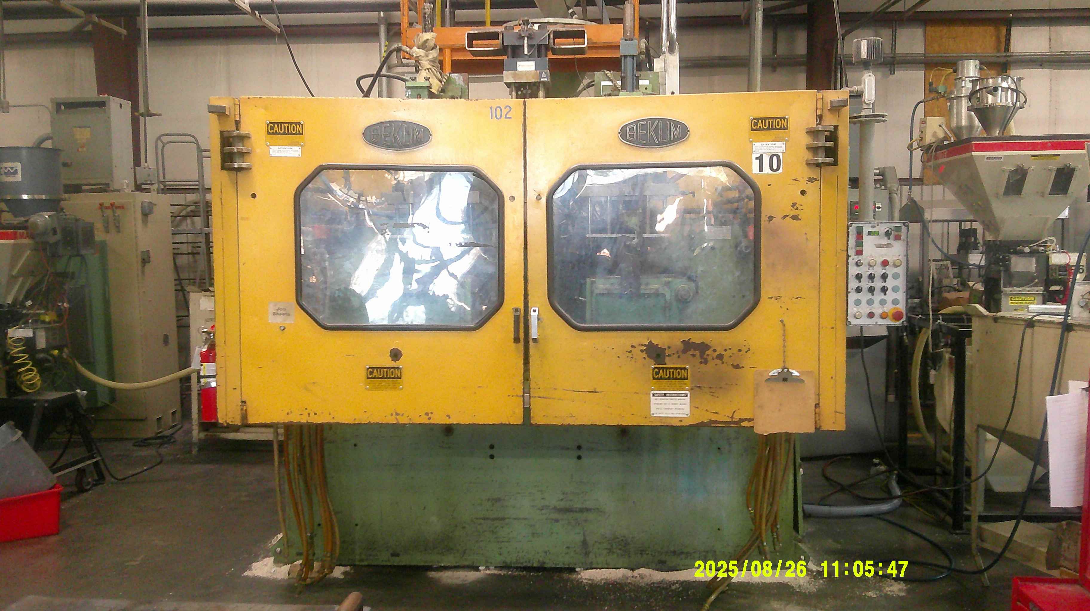Bekum #H-151M, dual shuttle blow molding machine, 90mm 24:1 extruder, 60 HP Reliance DC, Hunkar parison
