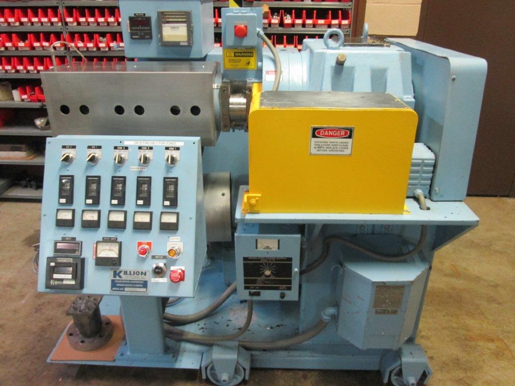 2.5" Killion, rubber extruder, 12.8:1 L/D, power roll feed, air cooled, 40 HP DC, 900 hours
