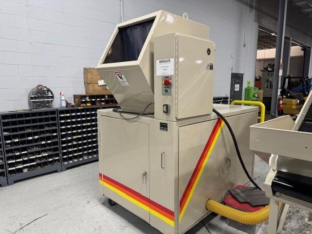 25-1/2" x 20" Ball & Jewell #SG-2026-SU, plastic granulator, 60 HP, 5 fly & 2 bed knives, 780 RPM, conveyor