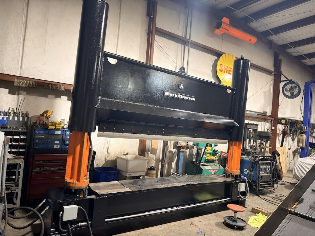 Black Clawson, guillotine, 9' 6" width, 48" height, new pump, new control panel, spare blade