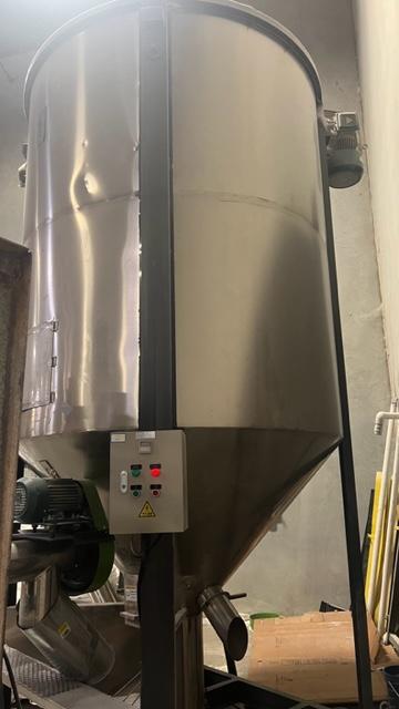 12,000 lb. Stainless Steel Blending Silos, 10" center auger