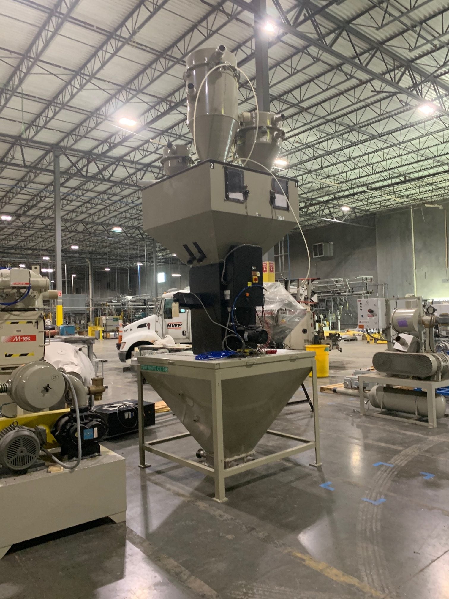 Conair #TB900, gravimetric blender, 4 component, 3,500 lb/hr, surge bin