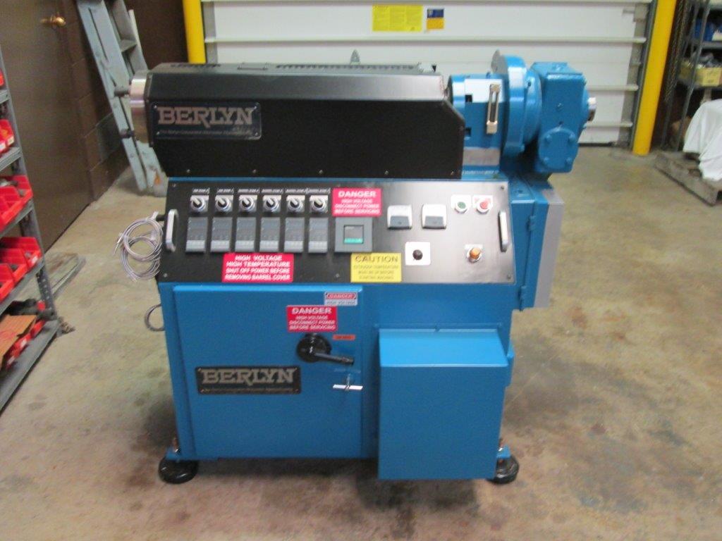 1.25" Berlyn, extruder, 24:1 L/D, vented w/ plug, air cooled, 5 HP DC, 230 V., Reconditioned