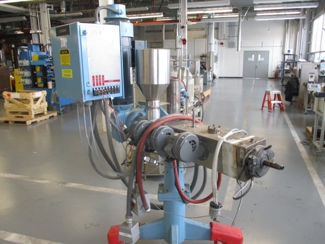 1" Killion, pedestal extruder, 30:1 L/D, air cooled, vented & plugged, 8 Eurotherm controllers, 9 spare screws