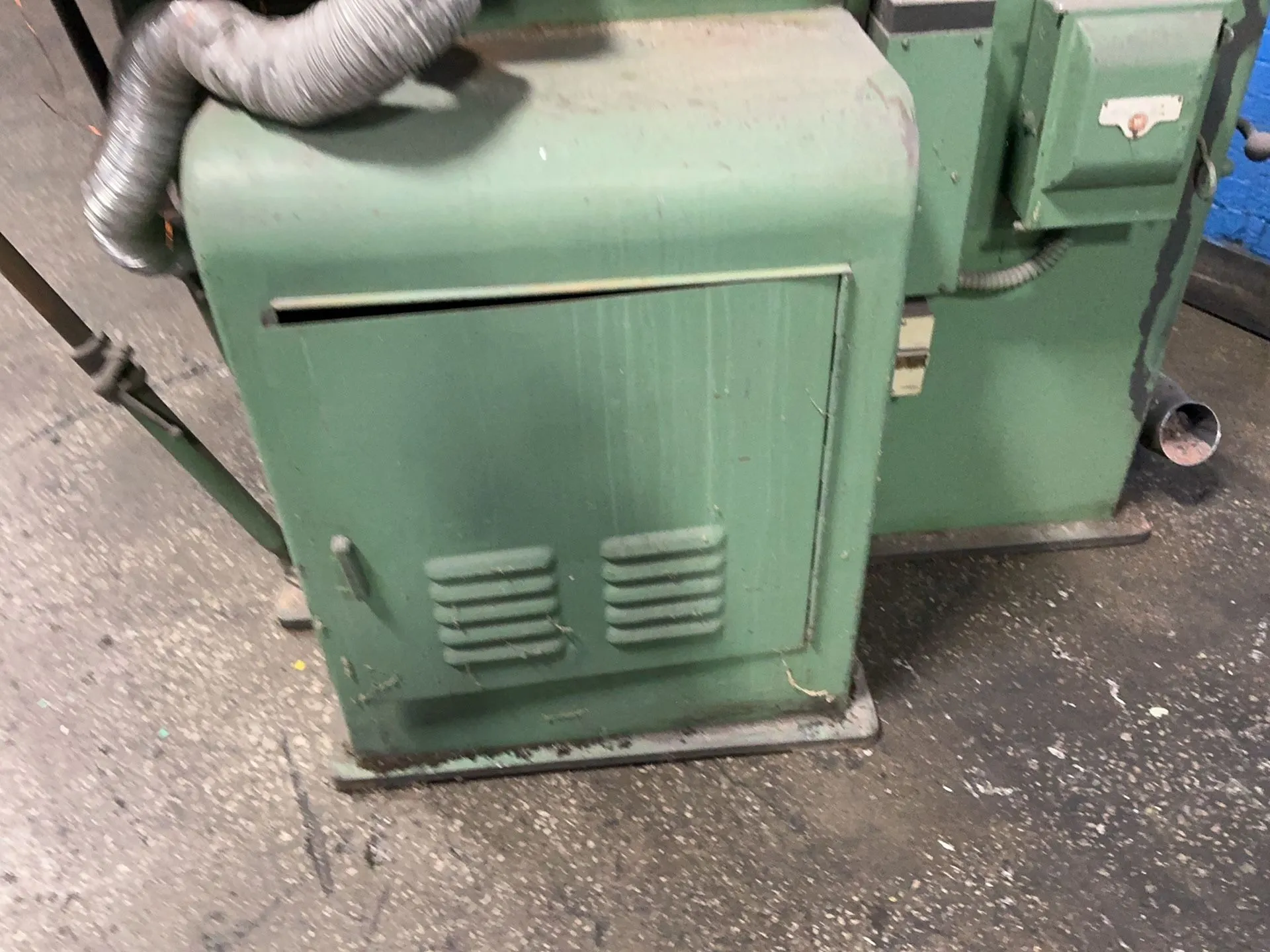 10" x 36" DoALL #V-36, vertical band saw, 30" x 30" table, 1-1/2 HP, 1725 RPM, 3.2 A, 208-230/460 V.