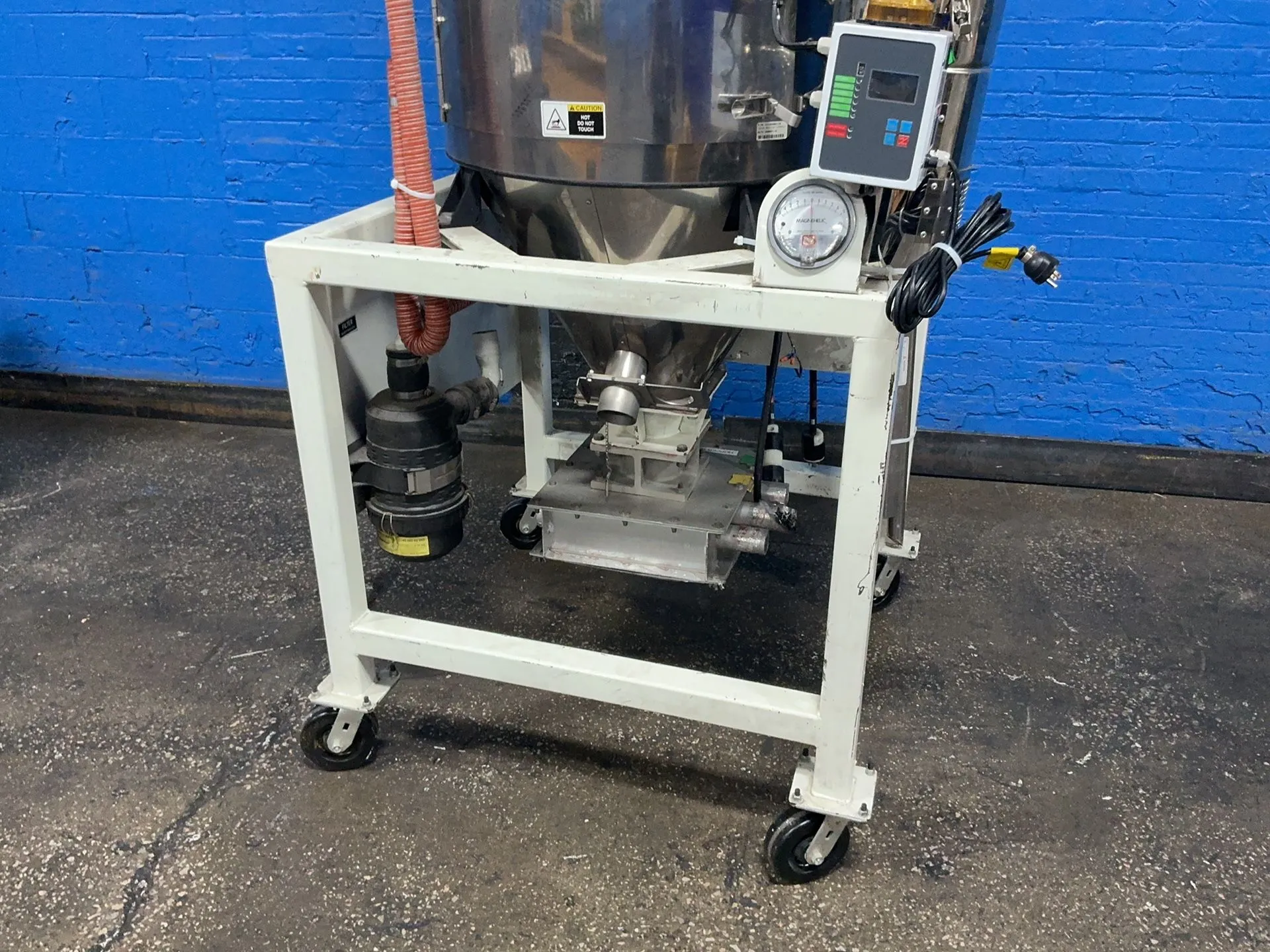 Una-Dyn #TR-200, dehumidifying hopper dryer, 186 gallon, plastic processing equipment controls, 26.40 A