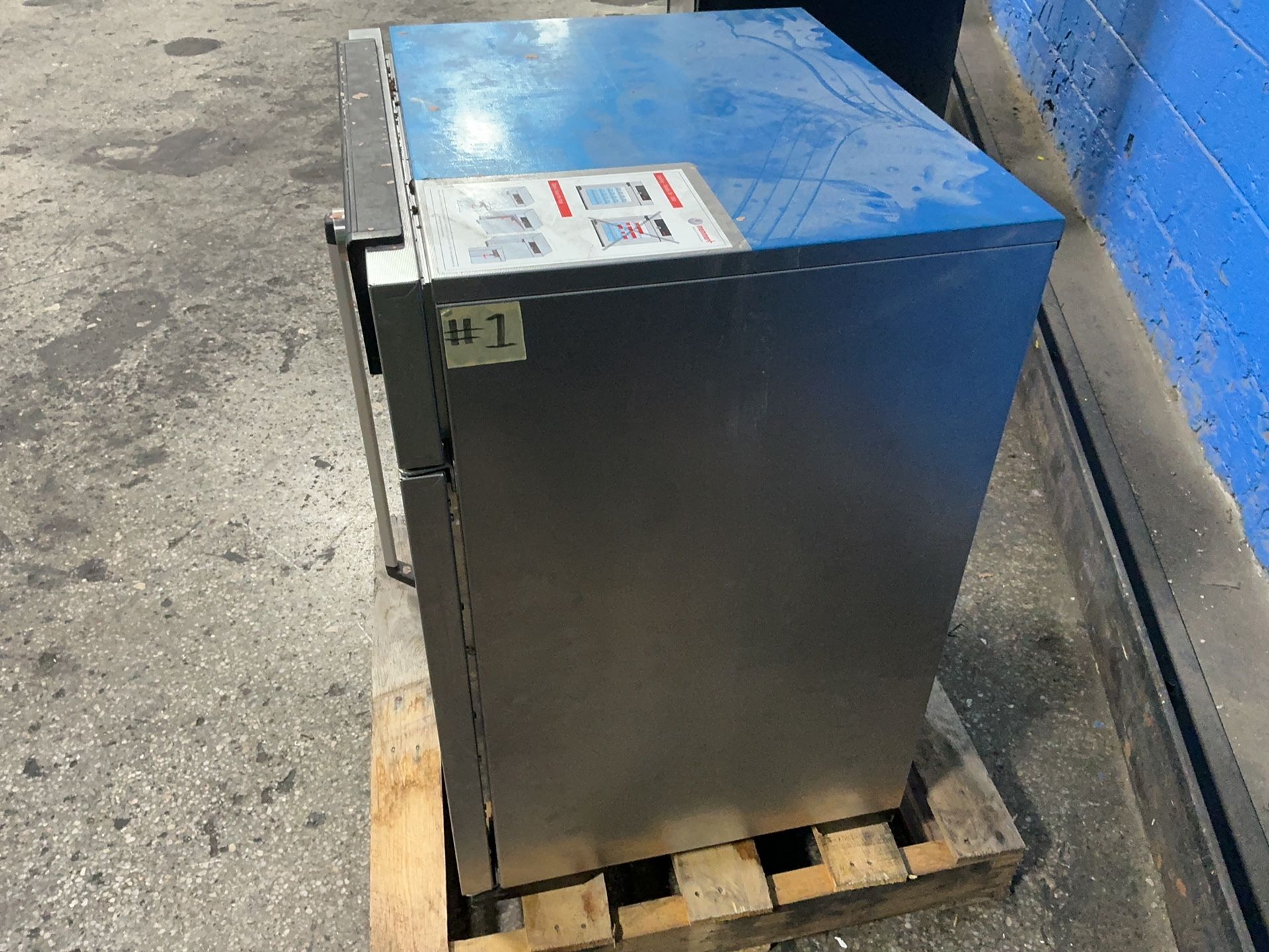 16" x 13" x 16" inside, Memmert #UF55, universal forced circulation laboratory electric oven, 300&deg;C, 1700