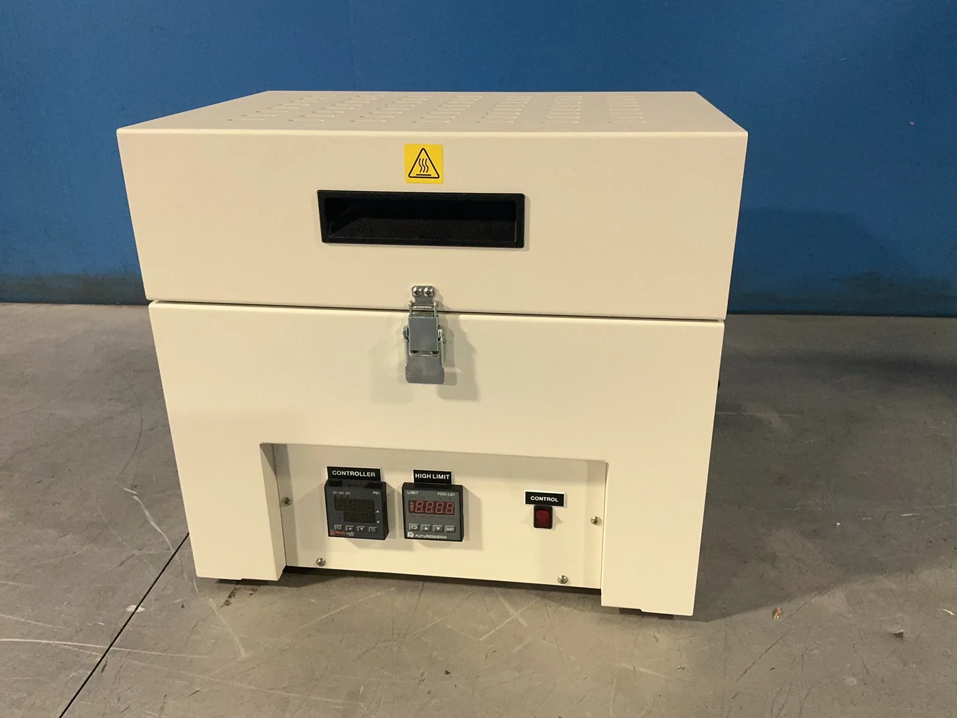Thermcraft #XST-2-0-12-1V1-F04-H-X, tube furnace, 1200 width, 120 V.
