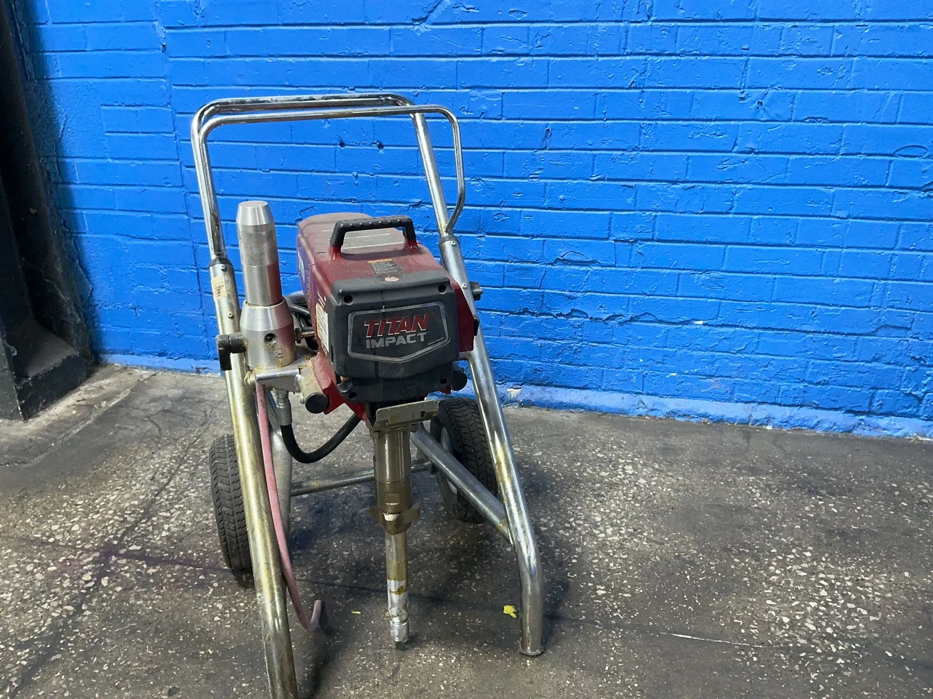 Titan #740, airless paint sprayer, 3300 PSI max pressure