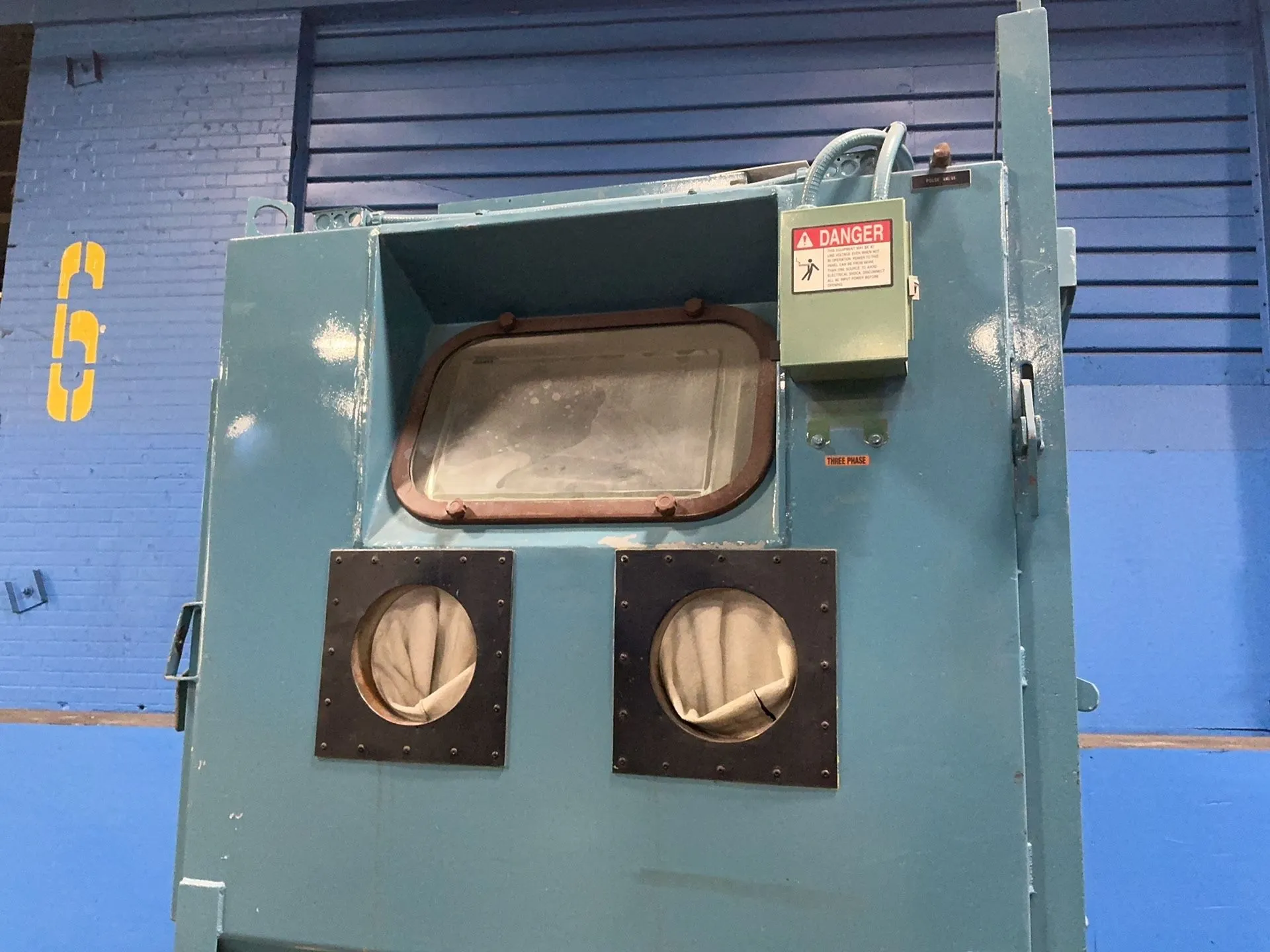 32" x 32" x 28" Abrasive Blast Systems, blast cabinet, moving table