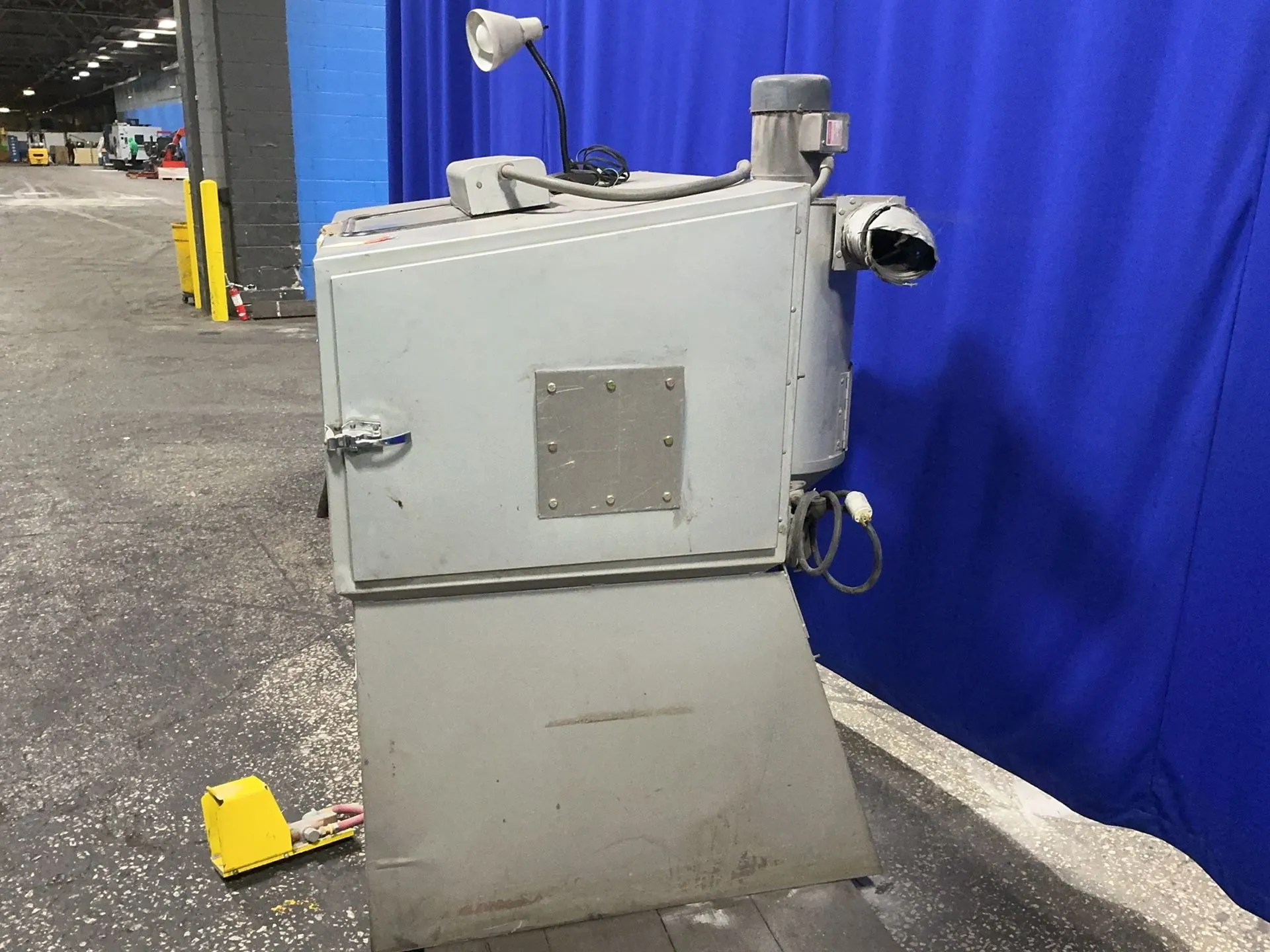 32" x 48" x 26" Aerolyte Systems, blast cabinet, dust collector, 300 CFM, 1/2 HP, 3450 RPM, foot switch