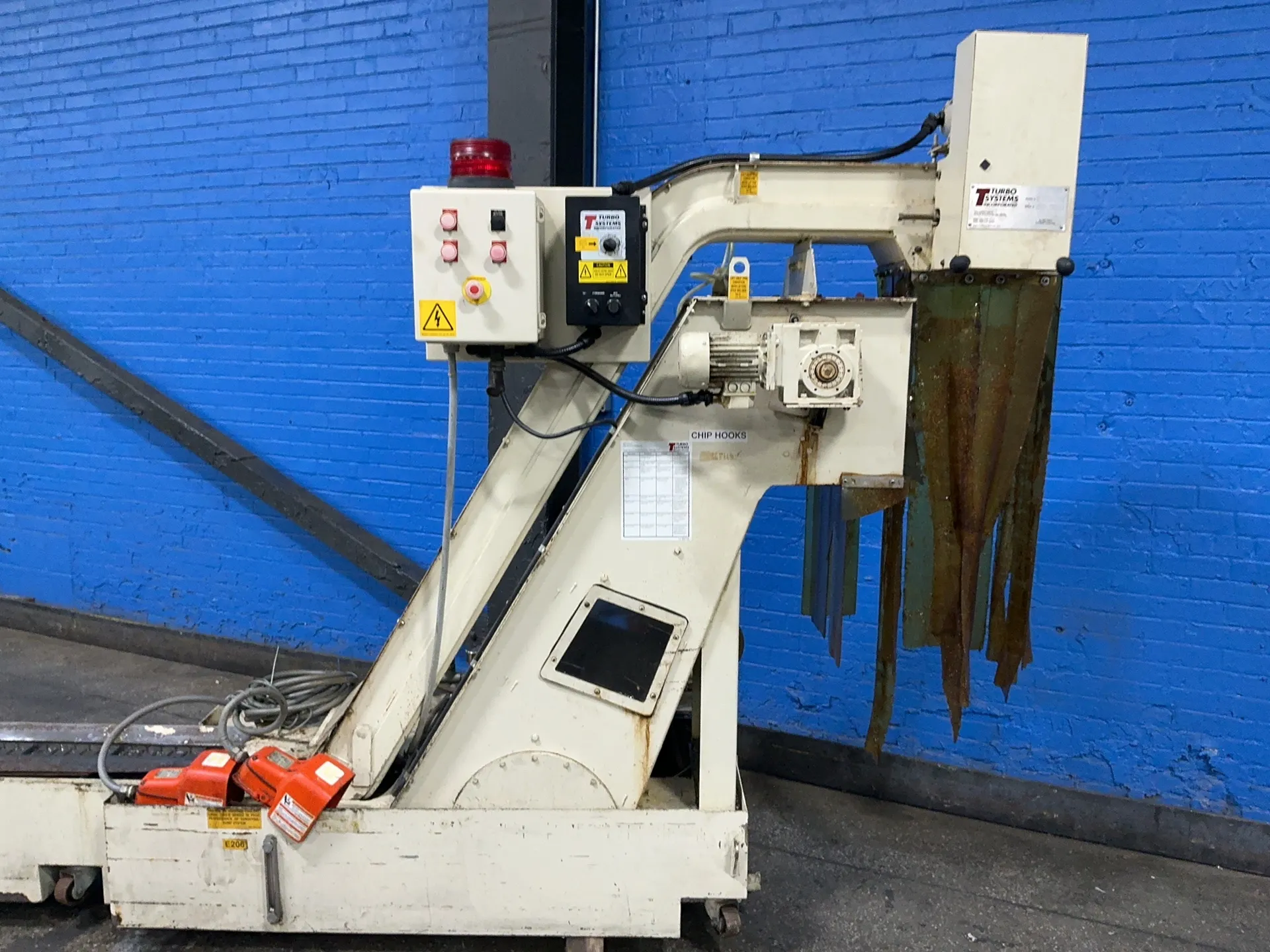 10" Turbo Systems #6586-8073, chip conveyor, 121" flat length, 67" chute height, 190" length, 16.5" flat
