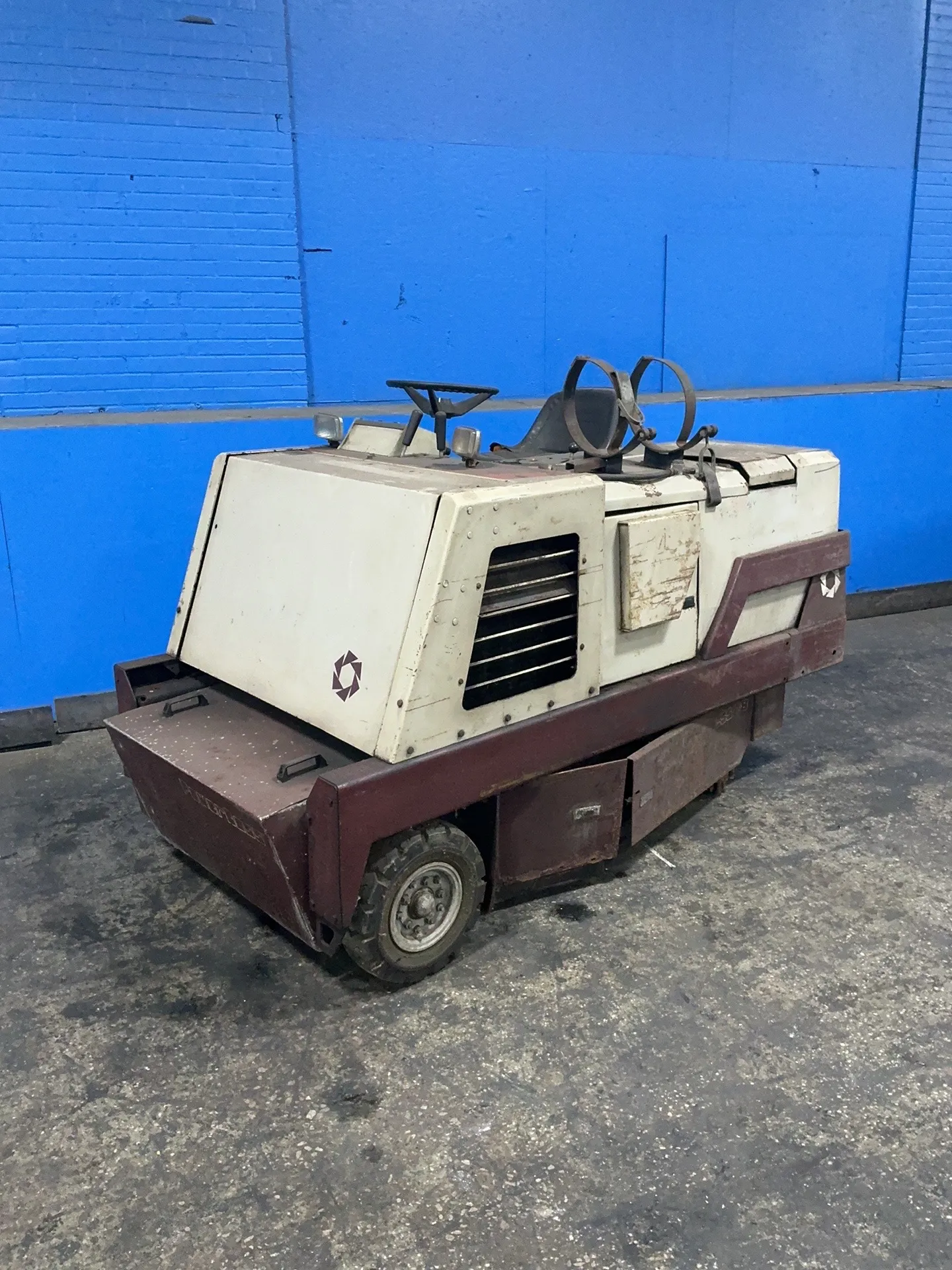AAR Brooks & Perkins #CSS/78-MD, floor sweeper, 35", AS IS