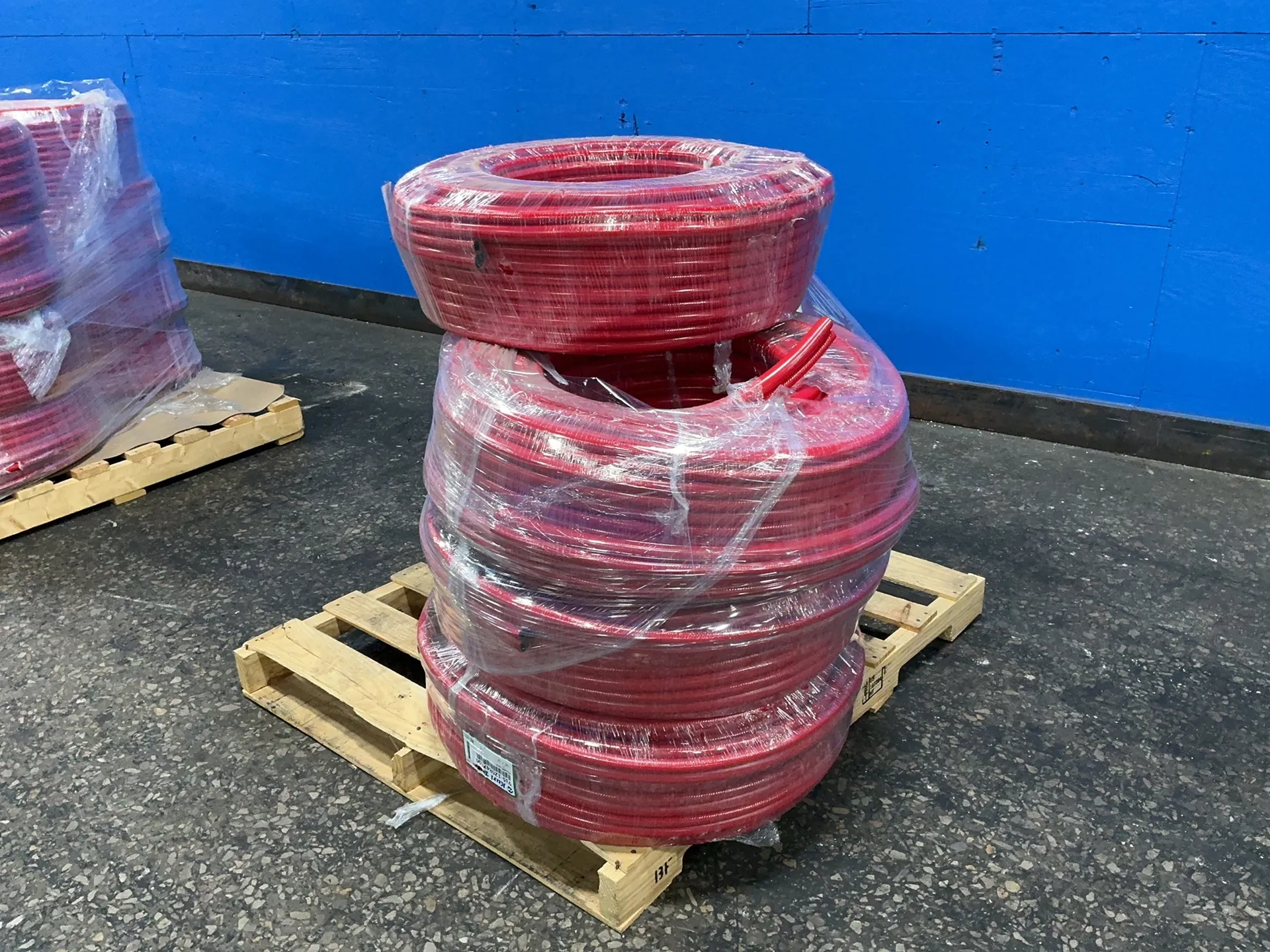 Kuri Tec #935-1208X200, red air hoses, 3/4" x 1/2", 200', PVC, phthalate free, LOT of 7