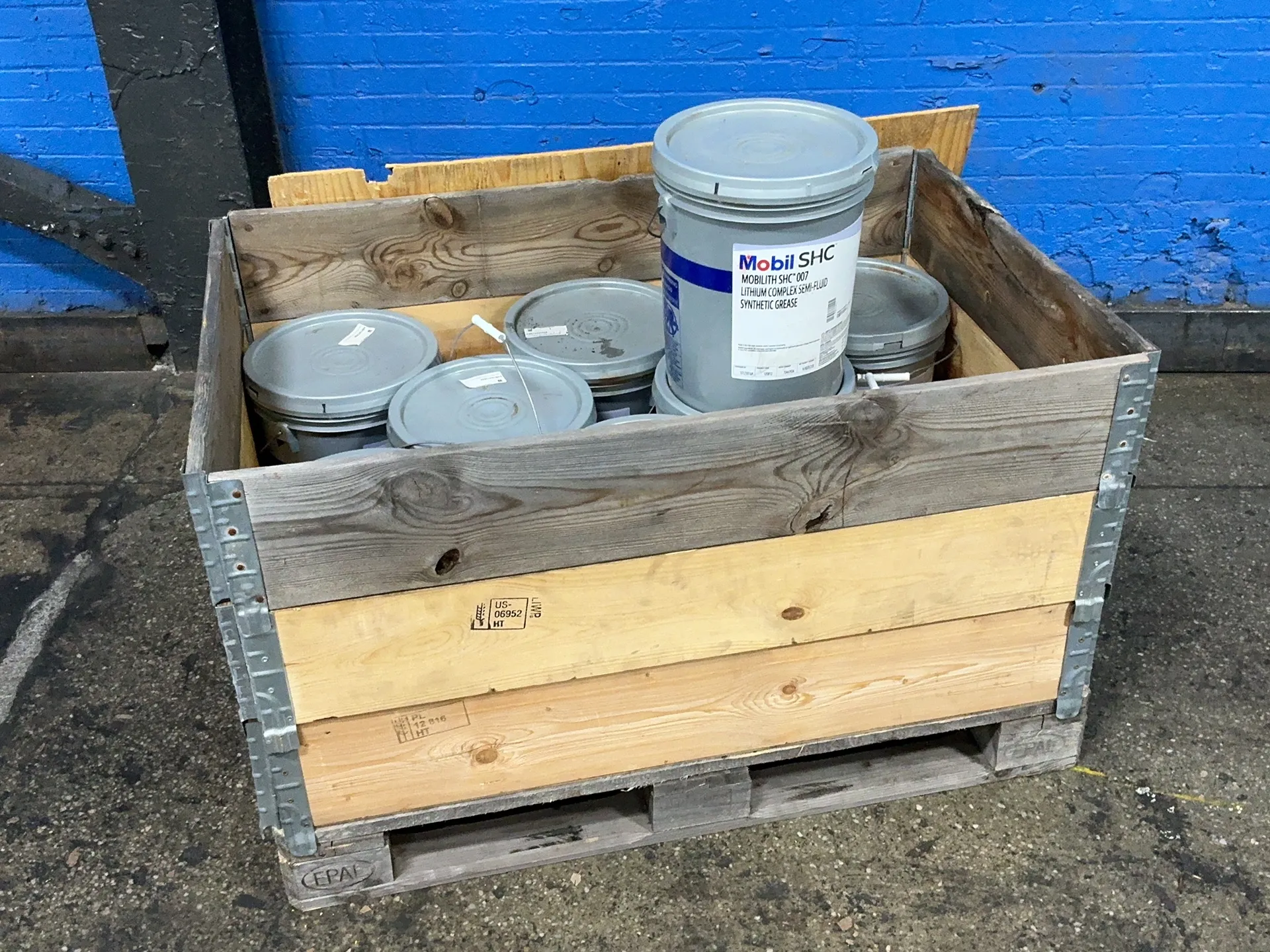 Mobile #SHC-007, synthetic grease, lithium complex semi-fluid, 35.2 lb.
