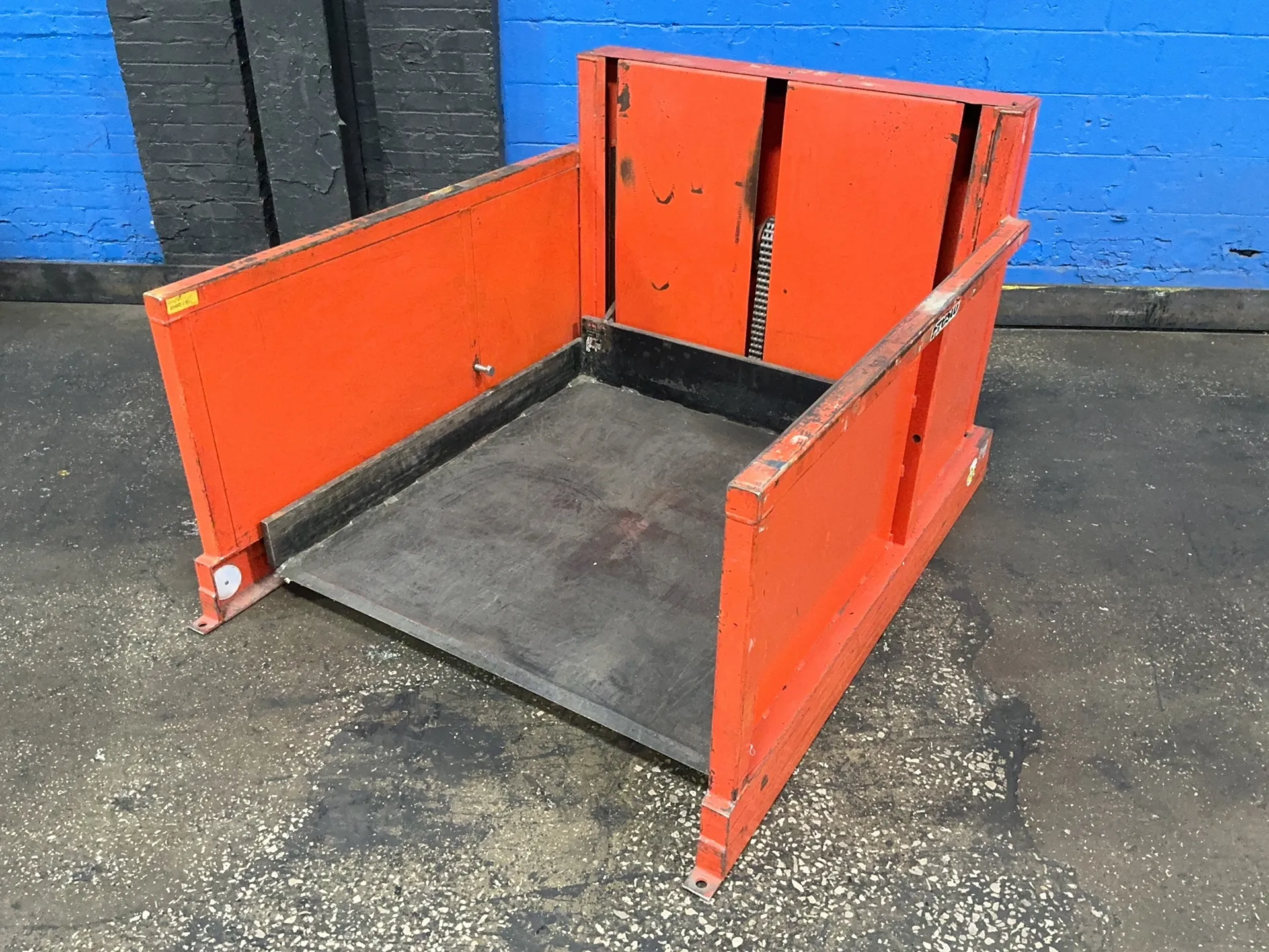 Drive-On Pallet Lift, 48" x 44" platform, w/ control pendant