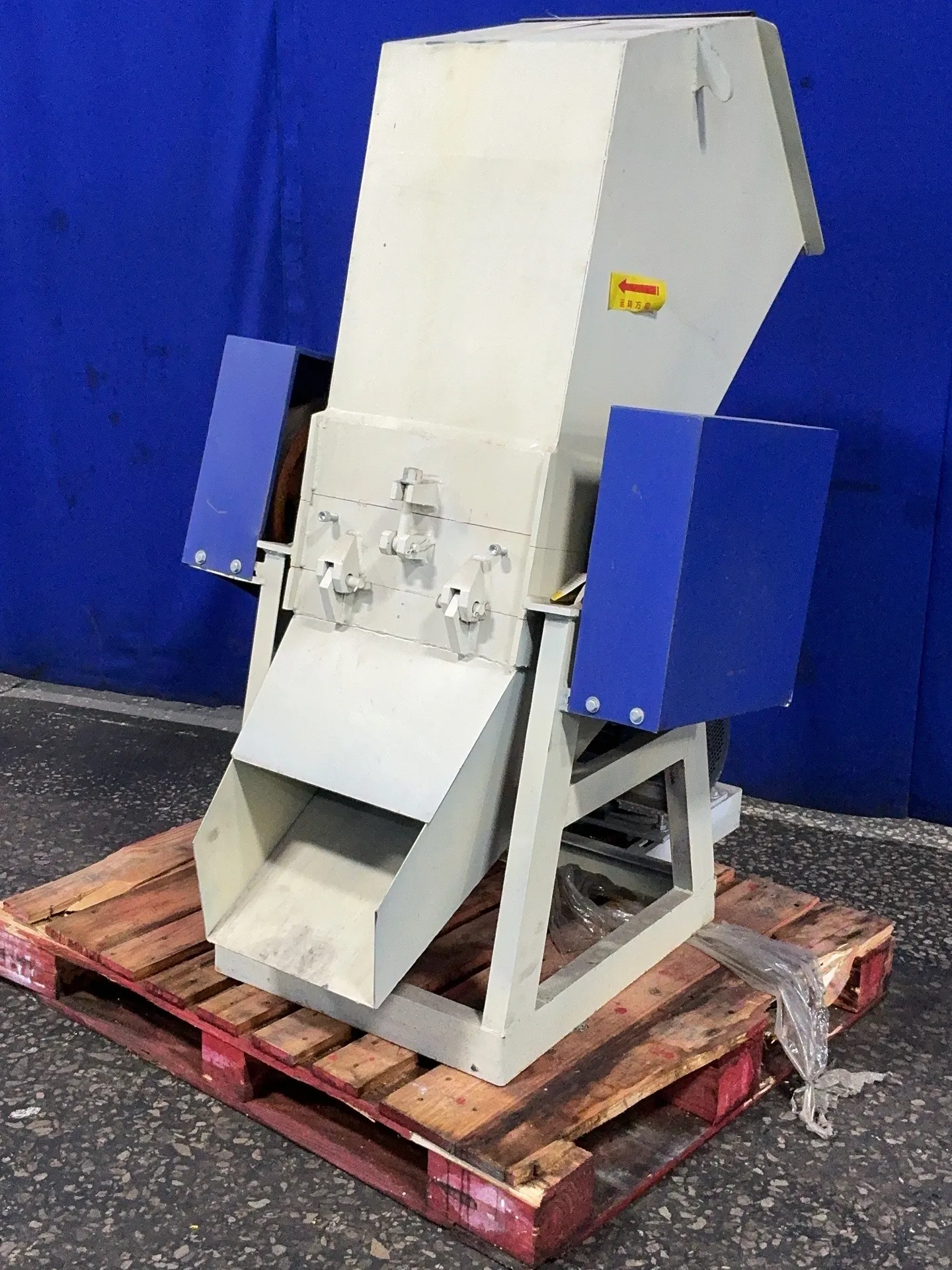 17" x 14" plastic granulator, 7.5 KW, 1440 RPM, 380 V.