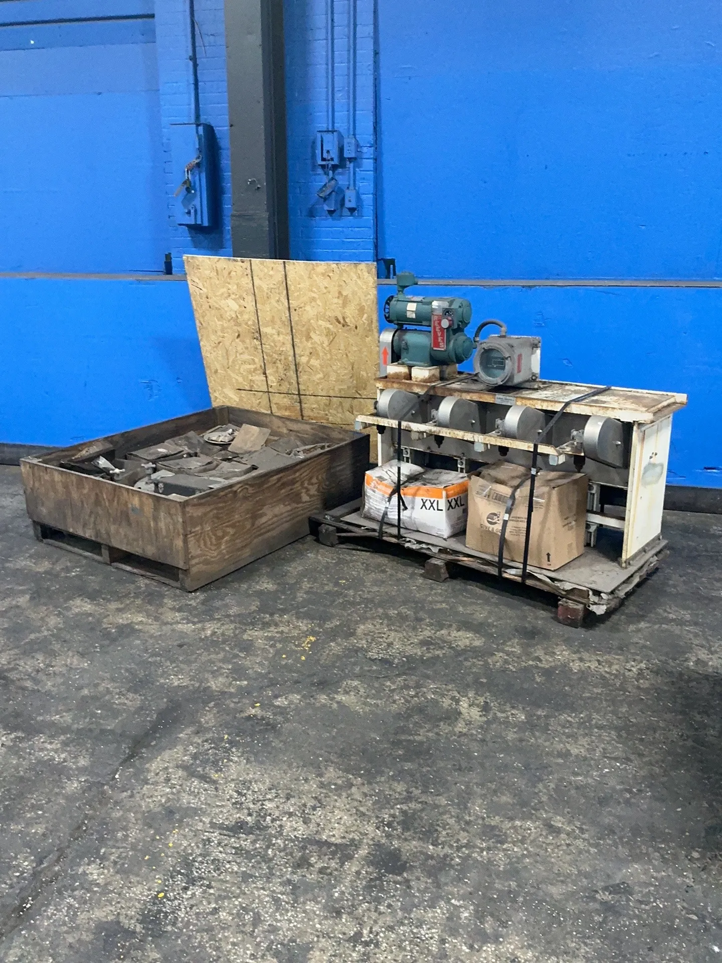 All Metals Fabricators, cabbing machine w/ media, 1/2 HP, 1725 RPM, 230/460 V.