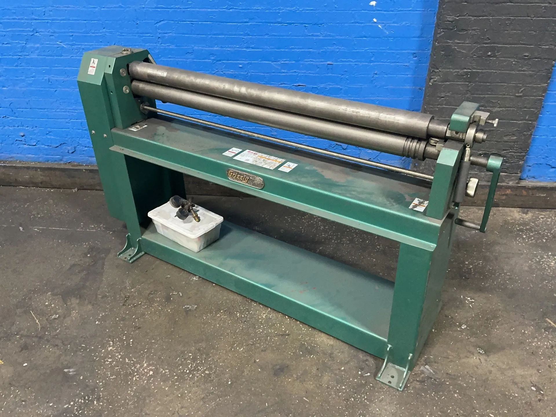 15 gauge x 4.25' Grizzly #T26471, slip roll, 3" min. roll diameter, 5/16", 3/8", 1/2" wire sizes, 2016