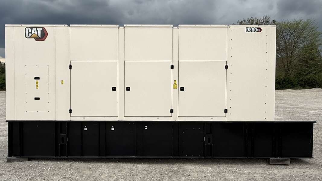 800 KW Caterpillar #D800GC, diesel generator set, 277/480 Volts, 3-phase, 1214 HP, C27 engine, EPA Tier 2