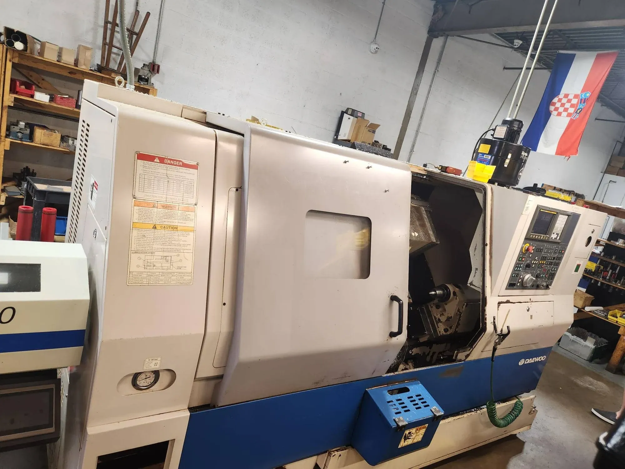 Daewoo Doosan #Puma-240B, CNC Lathe, 21.6" swing, 22.13" machining length, 13.8" turning diameter, 2.5" bar