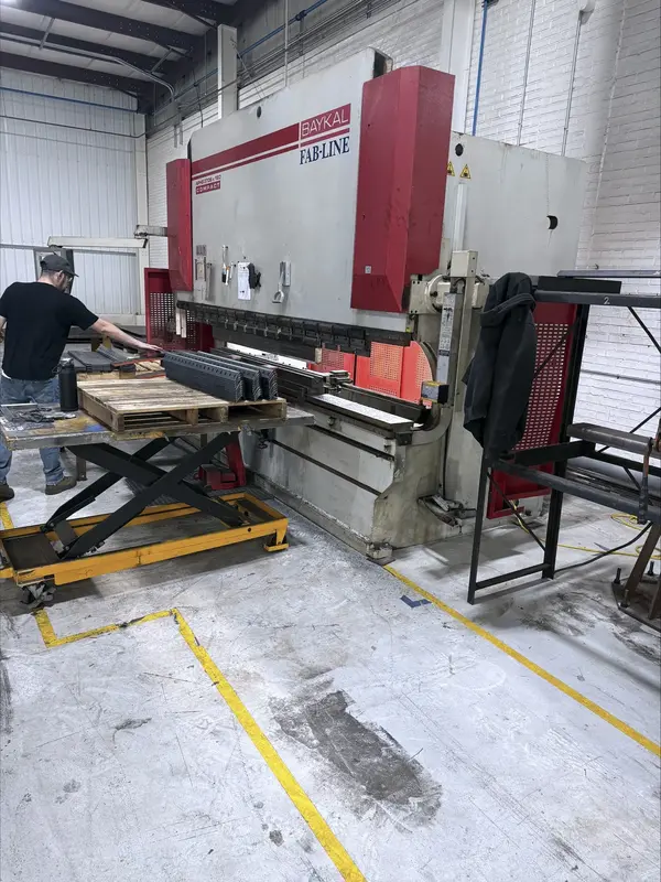 176 Ton, Baykal #APHS-3706x160, CNC press brake, 12.1'OA, 121.2" between housing, 10.2" stroke, 20 HP
