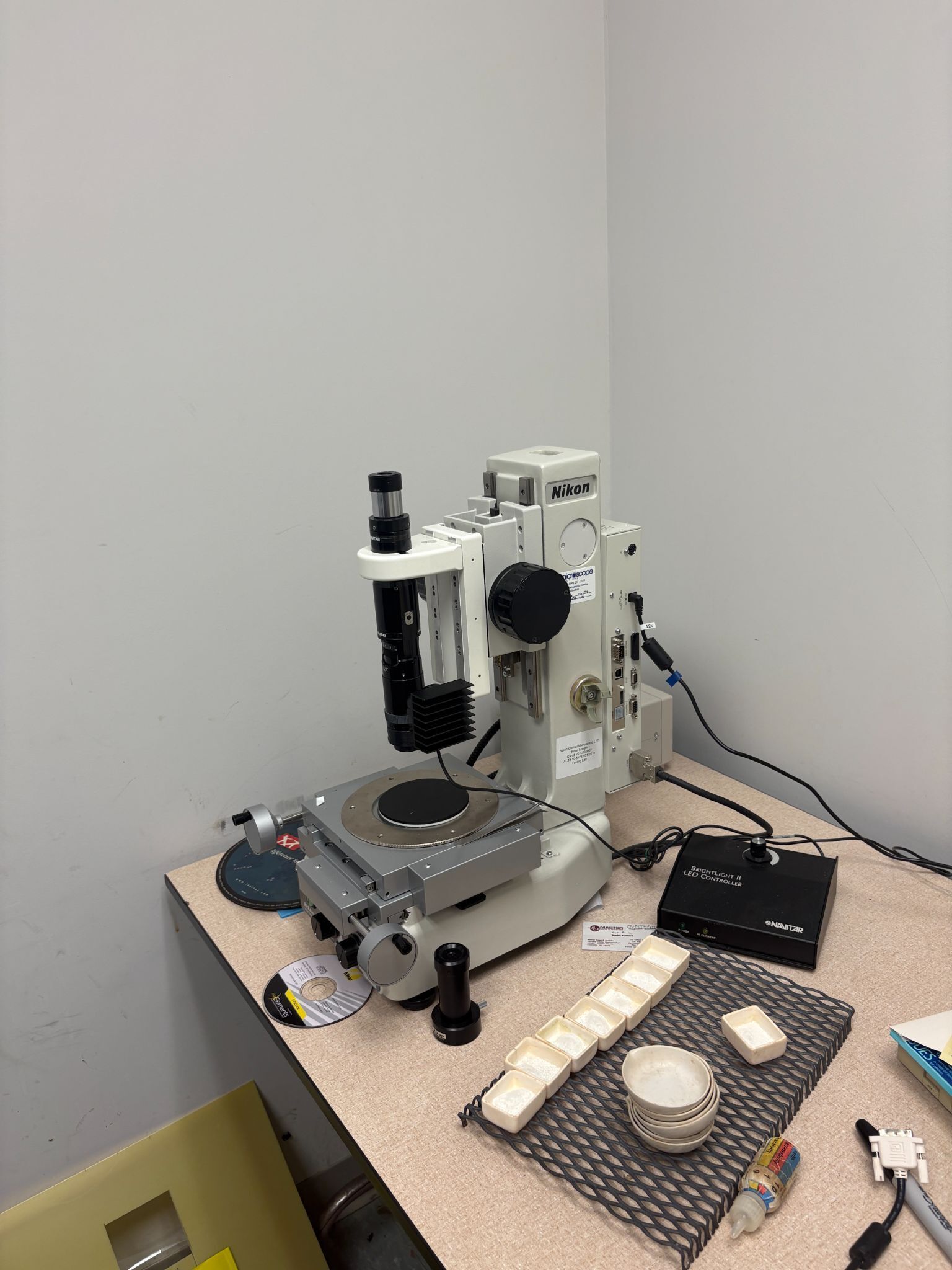 Nikon #MM-200, precision measuring microscope, manual X-Y stage, Navitar MO150 fiber-optic light source